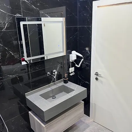 Brryli Nea Appartement
