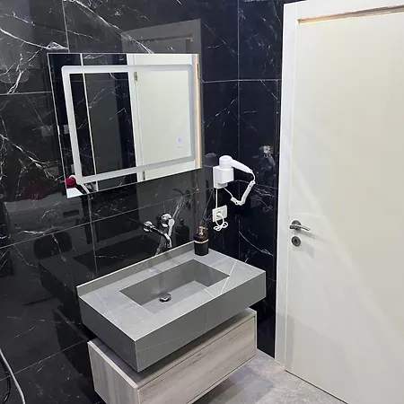 Brryli Nea Tirana
